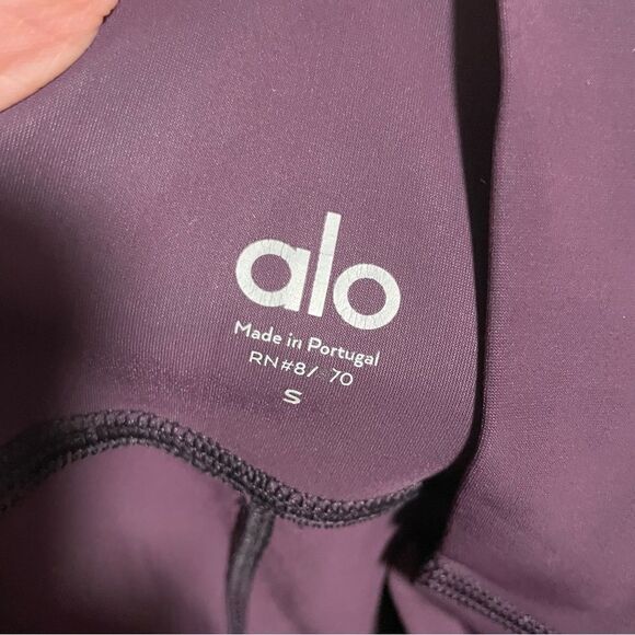 Alo Yoga High Waisted Ripped Warrior Legging Plum- Size Small - Picture 8 of 8